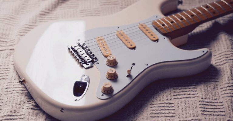 How Do Electric Guitars Work? The Complete, No‑Jargon Explanation!
