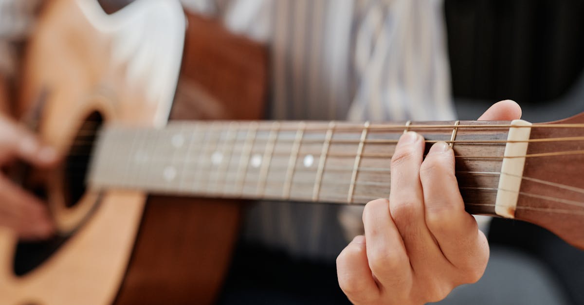Clean a Guitar the Right Way – No Damage, All Shine!