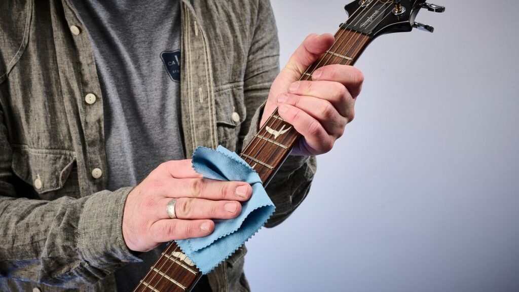Clean an Acoustic Guitar Like a Pro – Simple Step‑by‑Step Guide!