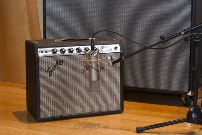 Mic a Guitar Amp for Live Sound – Pro Tips You’ll Love!