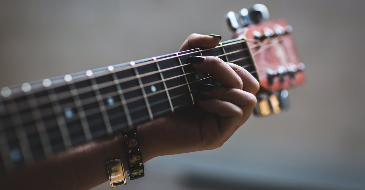 Play Guitar Without Hurting Your Fingers – Simple Strategies That Work!
