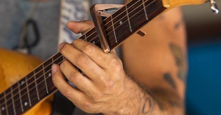 How to Use a Guitar Capo (And the 5 Common Mistakes You’re Making)!