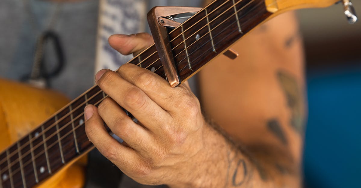 How to Use a Guitar Capo (And the 5 Common Mistakes You’re Making)!